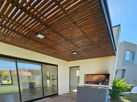 casa en una planta en Santo Tomas