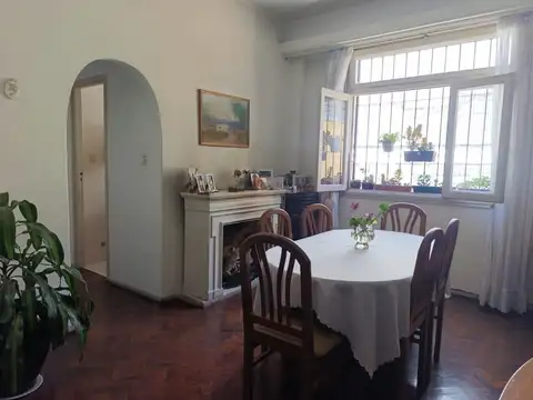 Venta de cómodo y luminoso dpto de 3 amb con dep en Caballito