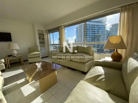 Vende Apartamento de 3 dormitorios en Brava, Excelente edificio.