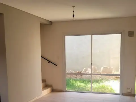 Depto Tipo Casa 4 ambientes con 2 baños