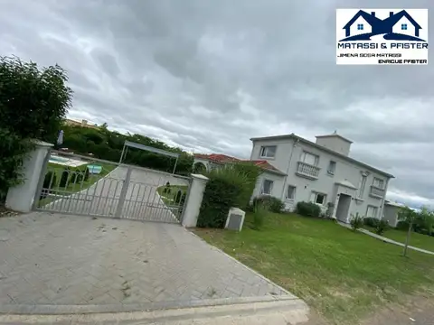 Casa 4 Dor Barrio Tipal Coch. 2 autos 