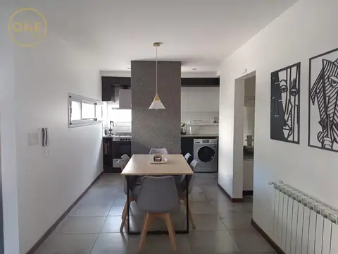 Casa en Alquiler con 2 cocheras