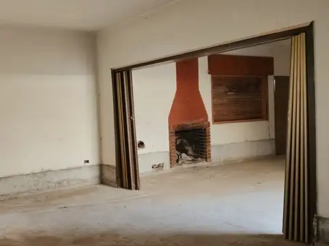 CASA DE 3 HABITACIONE. A REFACCIONAR. SANTA LUCIA