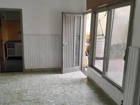 ALQUILER DEPTO. TIPO CASA AL FRENTE 5 AMB. EN AV. HIPÓLITO YRIGOYEN AL 1900, AVELLANEDA