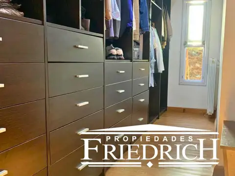 Casa en Venta con 3 cocheras