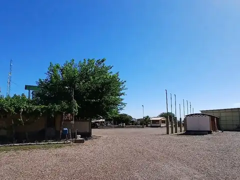 Venta 4 Galpones con casa y departamento - Gllén