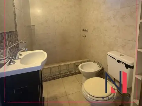 Casa 6 ambientes con 2 baños