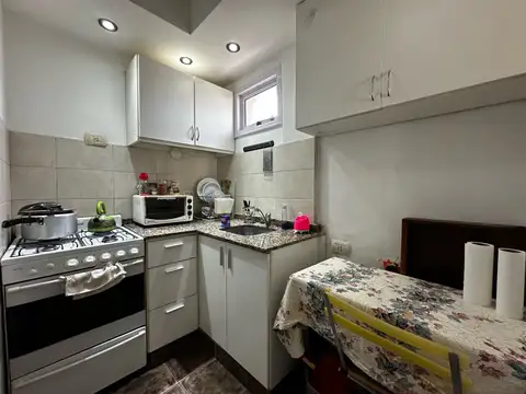 VENDO AMPLIO LOFT CON BALCON TERRAZA - ZONA CENTRO COCHERA