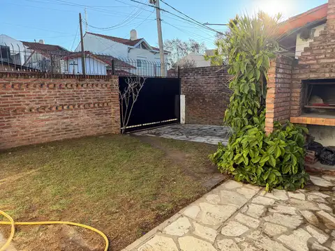 Casa en Alquiler con 1 cochera