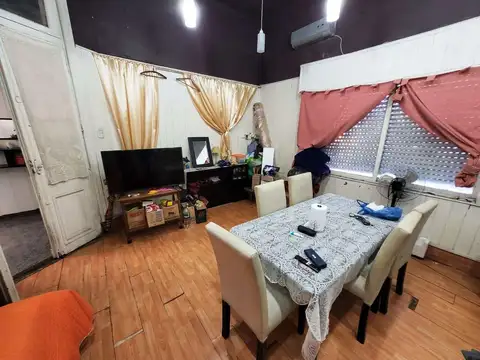 Casa 6 ambientes con 2 baños