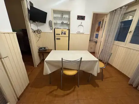 Departamento 2 ambientes/ planta baja en plaza colon
