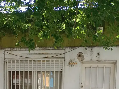 Venta de casa con local en esquina y 2 garages
