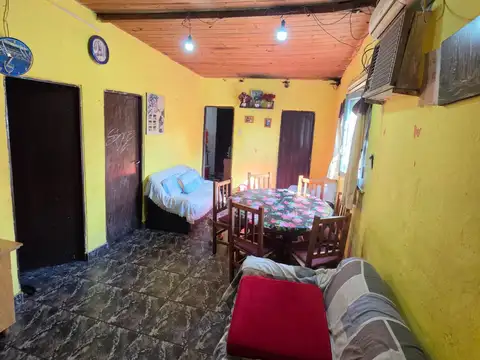 Casa 6 ambientes con 2 baños