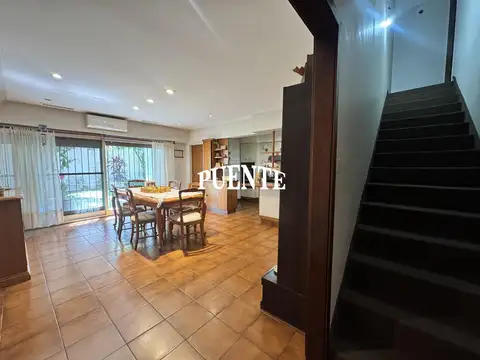 Casa en Venta con 4 cocheras