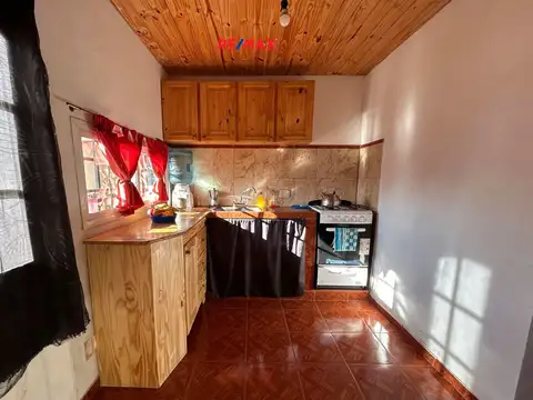 Oportunidad  Casa en dos plantas + local+ parque!