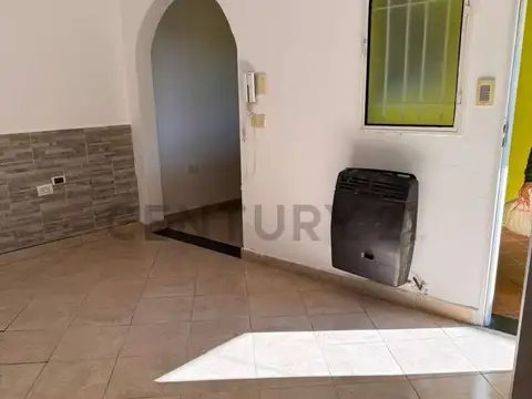 Venta PH en Los Hornos 1 dormitorio - Desarrollado todo en planta baja