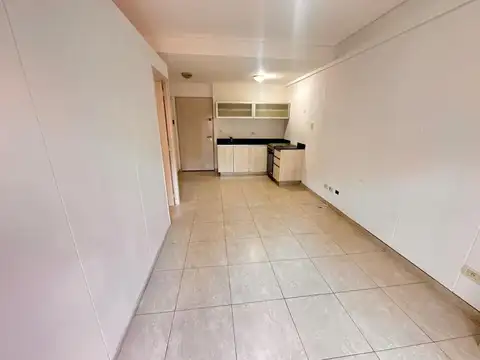 MODERNO DEPARTAMENTO 2 AMBIENTES AL FRENTE CON BALCÓN - APTO PROFESIONAL