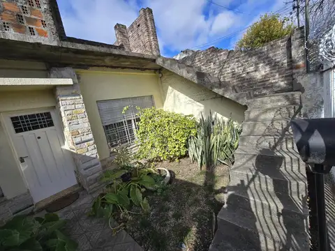 Casa 4 ambientes con 1 baño