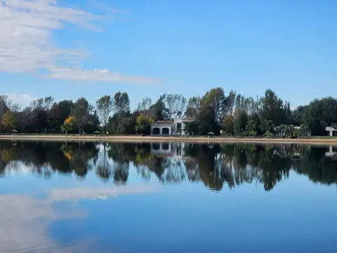 Casa en venta frente al lago central | 4 dormitorios y 5 baños | Barrio isla del Este, Tigre | Acept