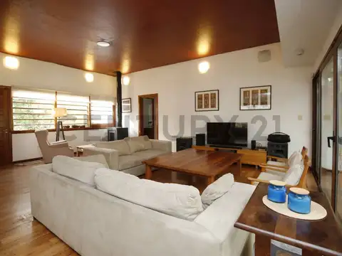 Casa 6 ambientes con 4 baños