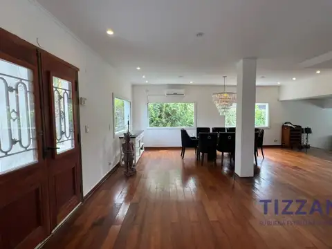 Casa en Venta con 6 cocheras