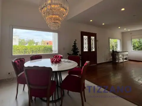Casa en Venta con 6 cocheras