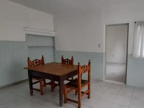 Casa al frente con cochera en zona norte