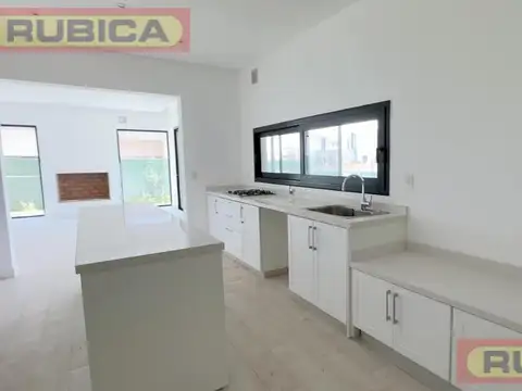 Casa 4 ambientes con 3 baños