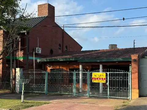 Hermosa casa de 3 dormitorios con patio, quincho y parrilla 