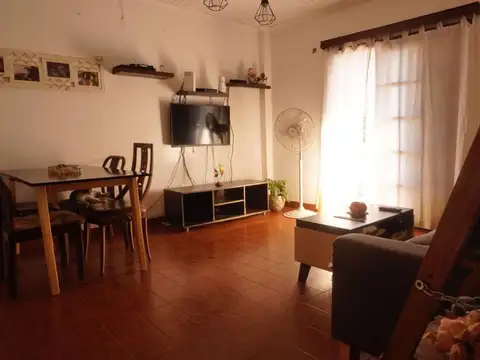 Depto Tipo Casa 4 ambientes con 2 baños