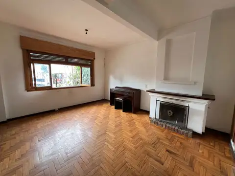 Casa 6 ambientes con 2 baños