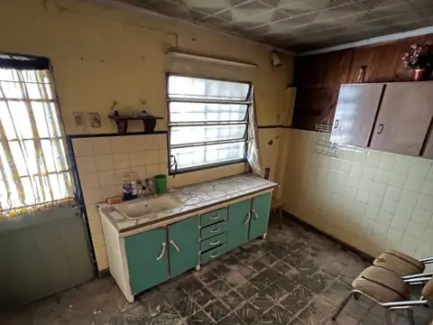 C.Gral.Belgrano entre 528 y 529, Casa a reciclar.