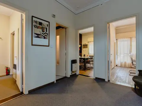 Oficina 10 ambientes con 2 baños