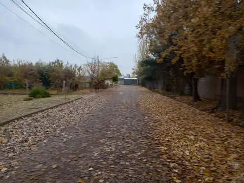 Lote se vende en barrio privado Coquimbito 300 mts