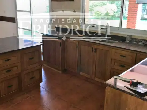 Casa en Venta en Campos De Álvarez, USD 370.000