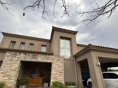 Venta excelente casa en B°Cdo Bella Vista Chico