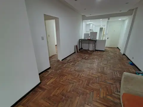 Almagro - Sarmiento 3000 1° Piso Balcón Patio Lavadero Parcialmente Reciclado