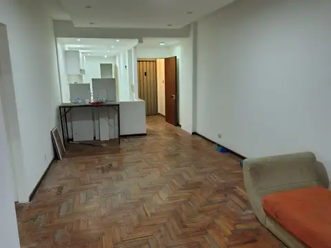 Sarmiento 3000, Piso 1