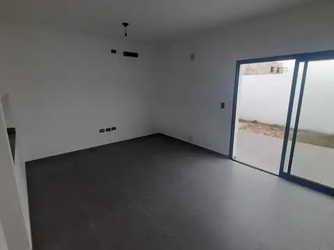 Casa 5 ambientes con 1 baño