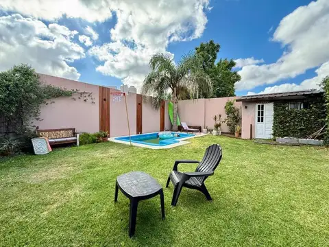 Casa 4 ambientes con parque y pileta