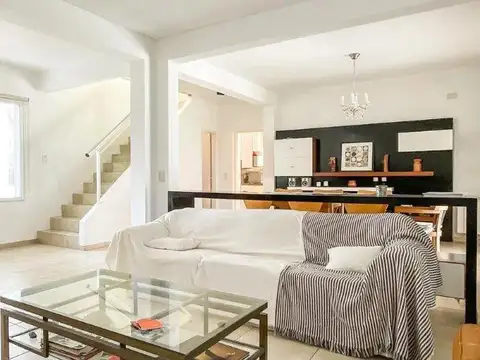 Casa 4 ambientes con 3 baños