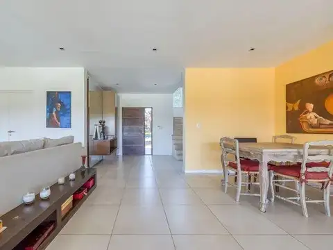 Casa 5 ambientes con 2 baños