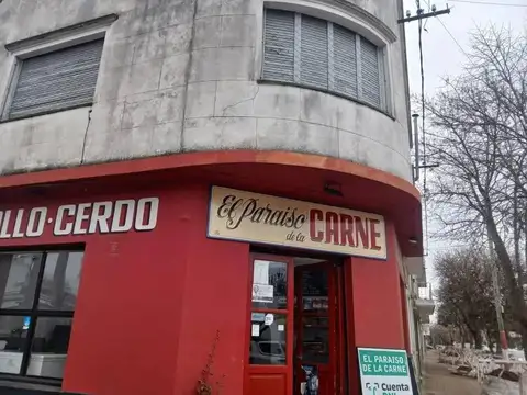 CASA EN VENTA CON LOCAL ESQUINA 22 y 40 DOS COCHERAS IDEAL P