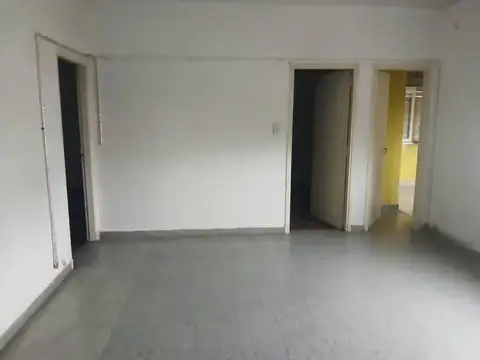 CASA EN VENTA CON LOCAL ESQUINA 22 y 40 DOS COCHERAS IDEAL P