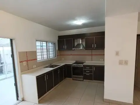 Casa en Alquiler con 1 cochera