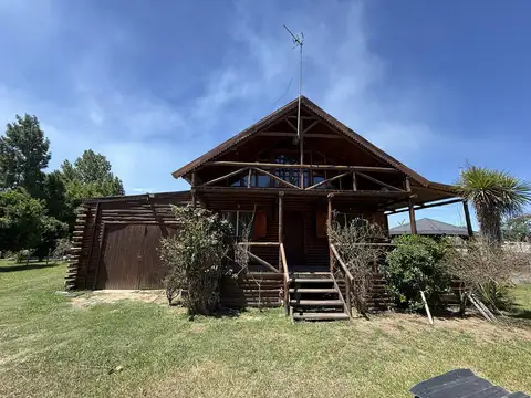 Casa 5 ambientes con 2 baños