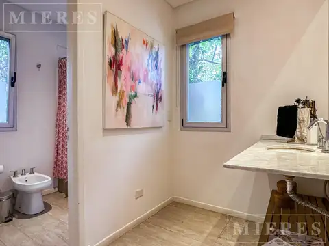 Casa en Venta con 6 cocheras