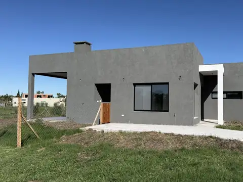 VENTA CASA 4 AMBIENTES SANTA ELISA PILAR DEL ESTE