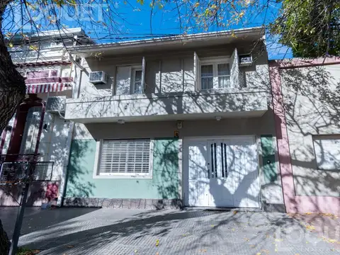 Casa 3 dormitorios en Candioti Sur, con cochera y pileta