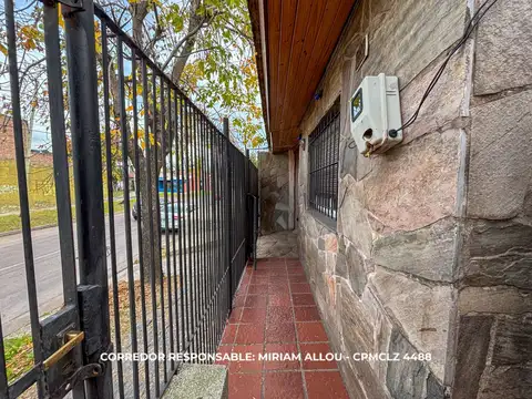 Casa 6 ambientes con 2 baños